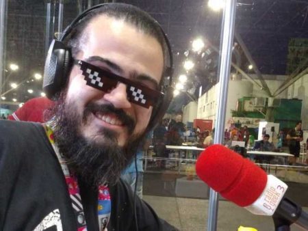 O locutor Pedro Zambarda, do NewsGames da Rádio Geek, é o destaque da festa