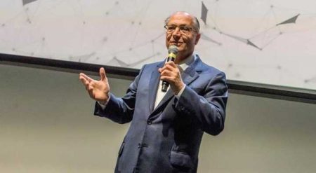 O governador Geraldo Alckmin entrou com pedido de quebra de sigilo de usuários do Twitter