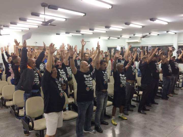 Rodoviários de Santos aprovam greve do dia 28