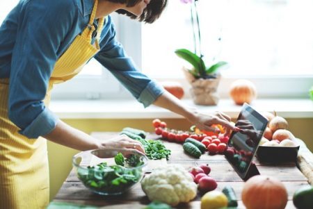 Plataforma ajuda os assinantes a organizarem sua vida na cozinha, preparando receitas em até 30 minutos e economizando com refeições fora de casa.