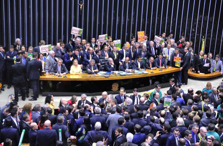 Plenário da Câmara durante sessão especial de votação da abertura do processo de impeachment de Dilma