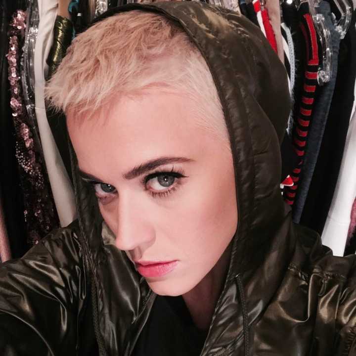 Katy Perry renovou o visual de novo