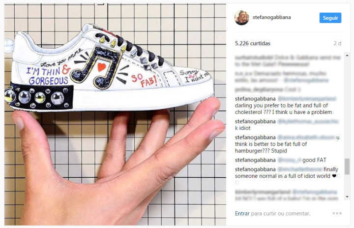 Tradução dos primeiros quatro comentários: “querida, você prefere ser gorda e cheia de colesterol? Acho que você tem um problema” / “ok, idiota” / “você acha que é melhor ser gorda e cheia de hambúrguer? Idiota” / “ótimo, GORDA”.