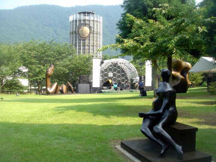 Esculturas de Henry Moore no Hakone Open-Air Museum