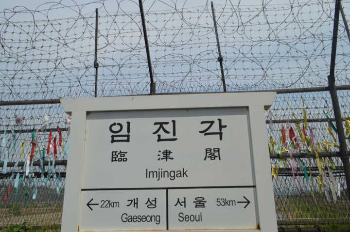 O mesmo povo separado por uma cerca