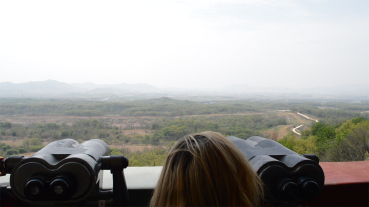 Do outro lado é possivel ver a vida norte coreana