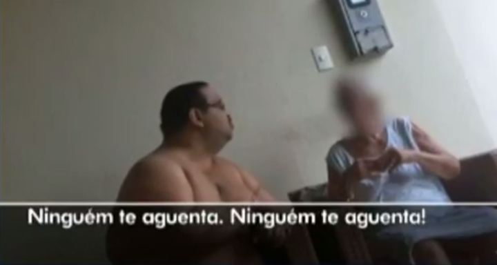 Homem agride a própria mãe, uma senhora de 84 anos, e alega problemas mentais após ser preso