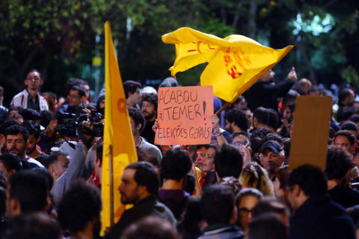 Manifestantes fecharam a avenida Paulista (SP) contra Temer nesta quarta