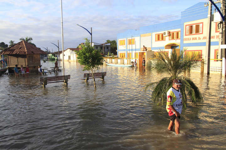 Após chuvas, moradores ficam desabrigados em Pernambuco e Alagoas