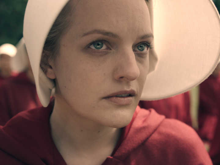 Elisabeth Moss protagoniza a série “The Handmaid’s Tale”, do serviço de streaming Hulu