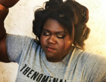 A atriz Gabourey Sidibe diz que ninguém tem nada a ver com o corpo dela