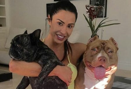 Gracyanne Barbosa e alguns de seus cães