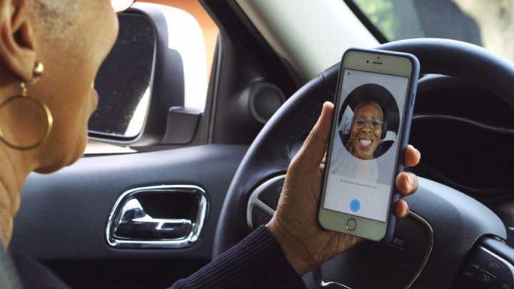 Motoristas do serviço terão que tirar selfies para confirmar a identidade.