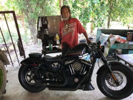 Homem com aparência de mendigo comprou moto que custa R$ 55 mil à vista e em dinheiro vivo