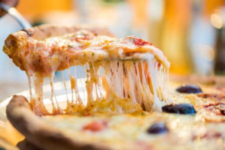 A pizza congelada contém substâncias que causam  aumento de problemas cardíacos, da pressão arterial e doenças renais, segundo a nutricionista