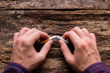 Médico dá dicas para parar de fumar e comenta benefícios de largar o vício