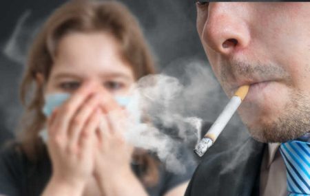 Ser fumante passivo aumenta em 30% risco de ter câncer, diz médico