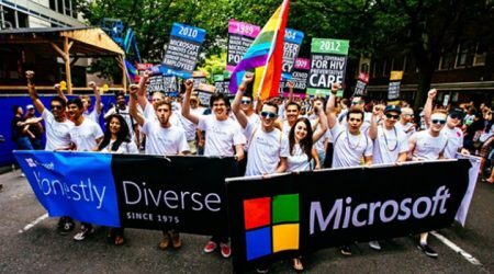 Em meio às ações de inclusão LGBT, profissões da empresa participam de manifestações LGBT em todo o mundo