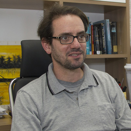 Beny Spira, professor da USP, com doutorado em genética molecular