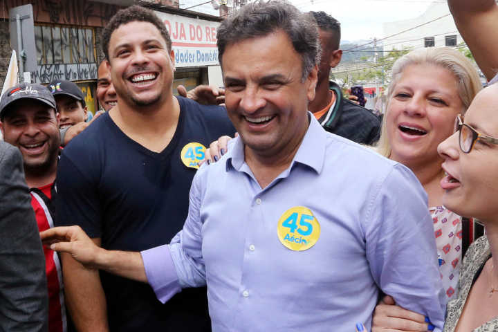 Aécio Neves e Ronaldo Fenômeno em campanha presidencial de 2014