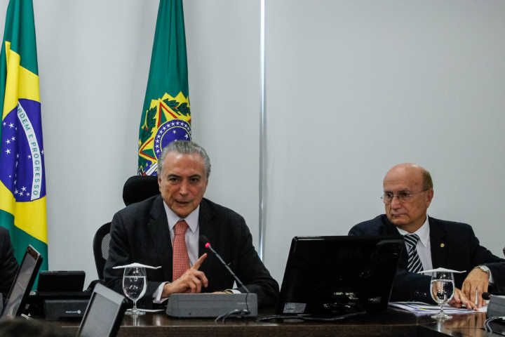 O presidente Michel Temer e o deputado Osmar Serraglio, então ministro da Justiça