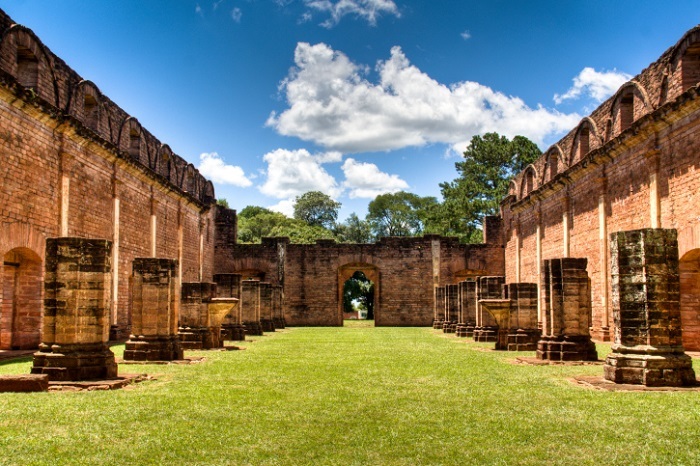 Vista das ruínas da Santíssima Trindade