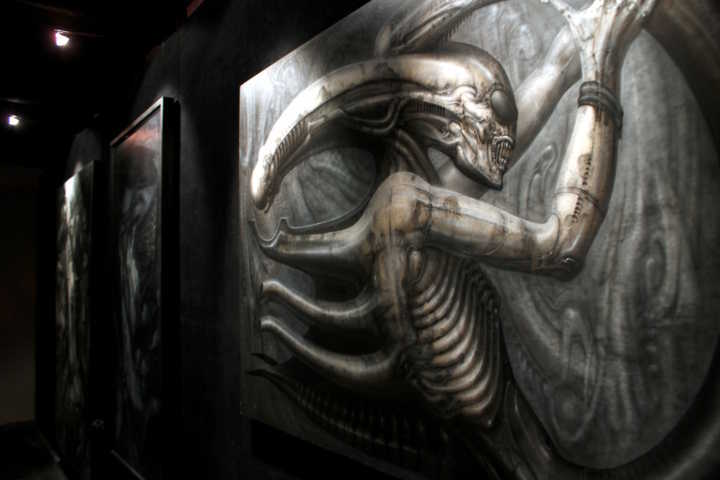 Em museu suíço, criador de Alien materializa pesadelos em obras sombrias -  31/10/2013 - UOL Entretenimento