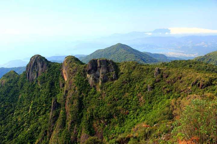 A imponente Pedra da Macela, com 1.840 m de altitude