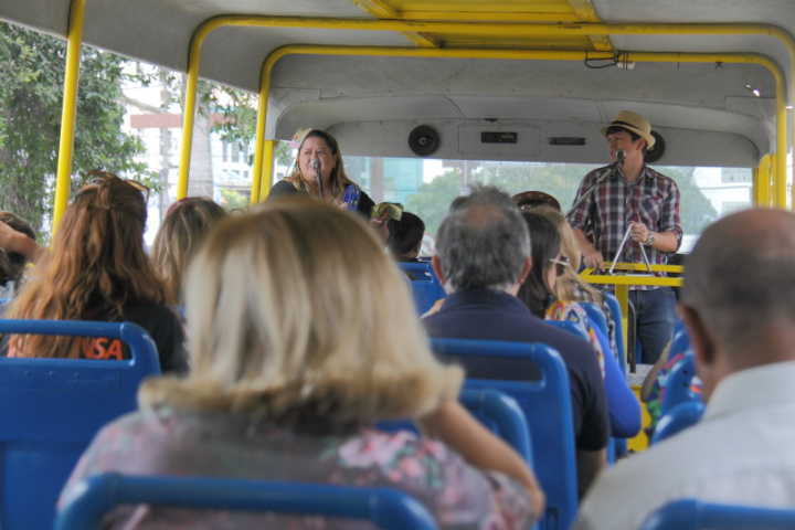 Ônibus do Forró é opção para turistas conhecerem Campina Grande durante ‘O Maior São João do Mundo’