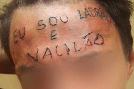 Amigos defendem a soltura de tatuador preso desde o dia 9 de junho por tatuar à força a testa de adolescente