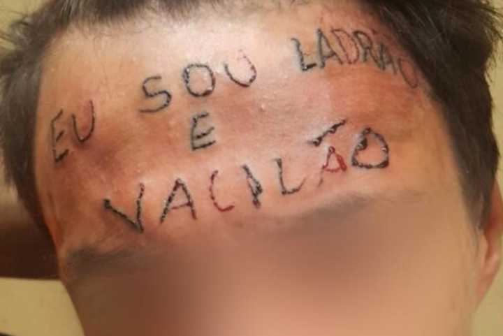 Amigos defendem a soltura de tatuador preso por tatuar em testa de adolescente
