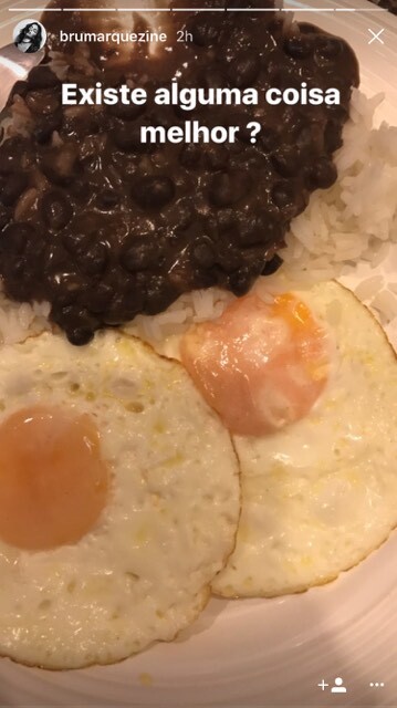 Bruna Marquezine, de volta a SP, mata saudade de arroz, feijão e ovo