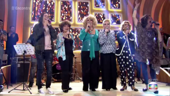 Em um dos momentos mais marcantes do programa, as divinas divas cantaram: “Yes, nós temos bananas. Bananas pra dar e vender, banana menina, tem vitamina, banana engorda e faz crescer!”