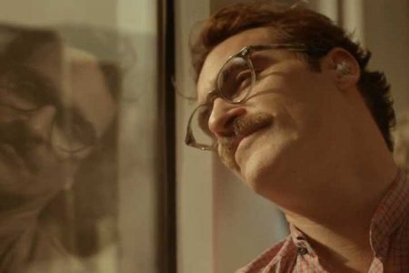 Joaquin Phoenix se apaixona pela voz de Scarlett Johansson