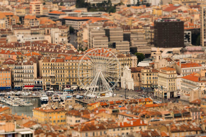 Vista panorâmica de Marselha a partir do mirante da Basília de Notre Dame de la Garde