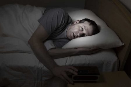 “Grandes dormidores teriam maiores despertares durante a noite, o que eleva a pressão arterial e a frequência cardíaca”, afirma pesquisadora
