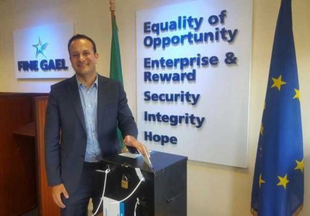 Leo Varadkar é gay e filho de um imigrante indiano