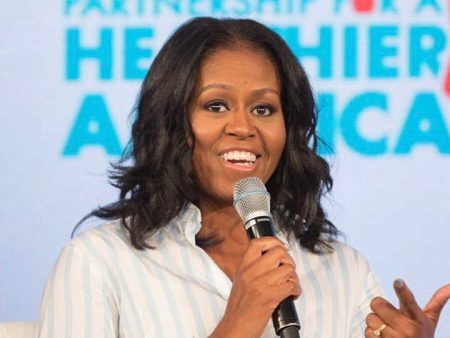 Em palestra para mais de 8 mil pessoas, Michelle Obama afirmou ter sofrido mesmo quando era primeira-dama