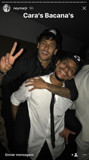 Neymar Jr posta fotos de evento beneficente