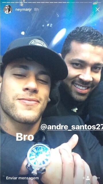 Neymar Jr posta fotos de evento beneficente