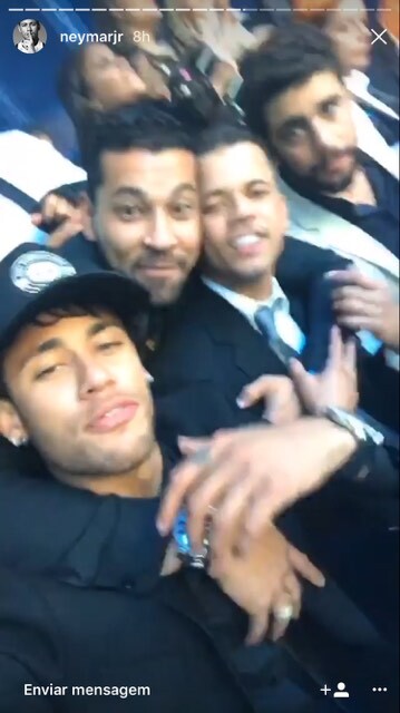 Neymar Jr posta fotos de evento beneficente
