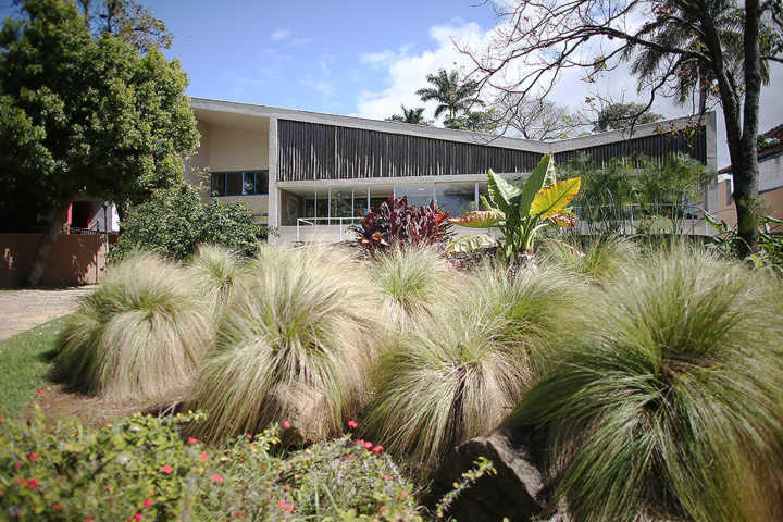 Fachada da Casa Kubitschek, imóvel projetado em 1943 por Oscar Niemeyer para ser a residência de fim de semana do então prefeito de BH, Juscelino Kubitschek