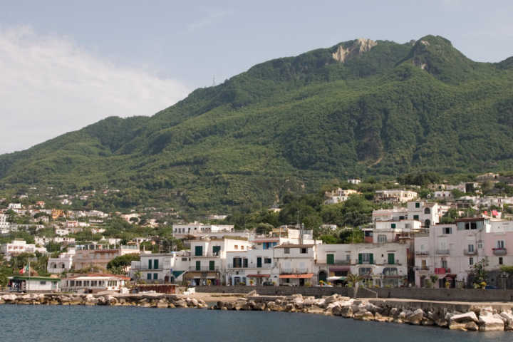 Vista da ilha de Ischia