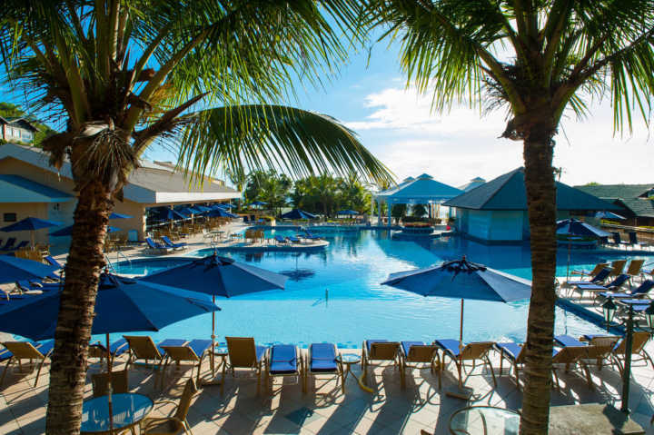 Vista da piscina do Infinity Blue Resort & SPA, em Balneário Camboriú (SC)