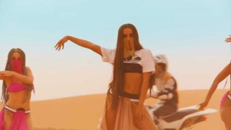 Anitta durante o clipe Sua Cara, lançado no Youtube neste domingo, 30