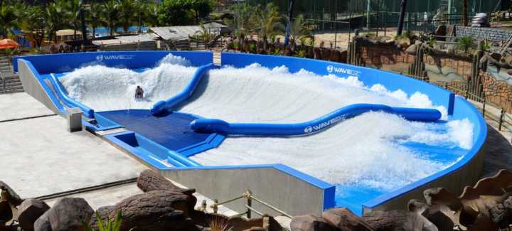 Única pista de Surf meia lua do mundo