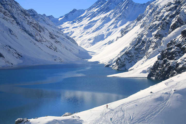 Vista da Laguna del Inca, encravada no meio da Cordilheira dos Andes