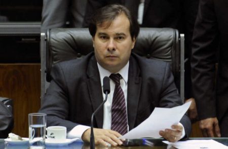 Rodrigo Maia diz que usa os jatinhos apoiado na legislação