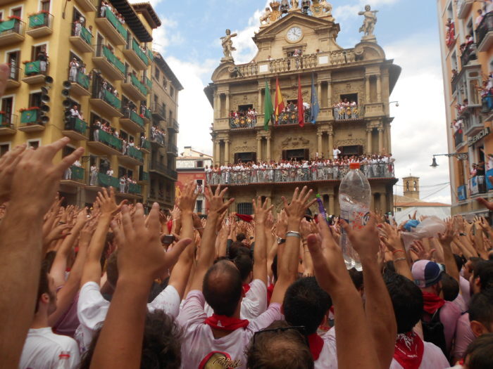 Início dos festejos, na Plaza Consistorial