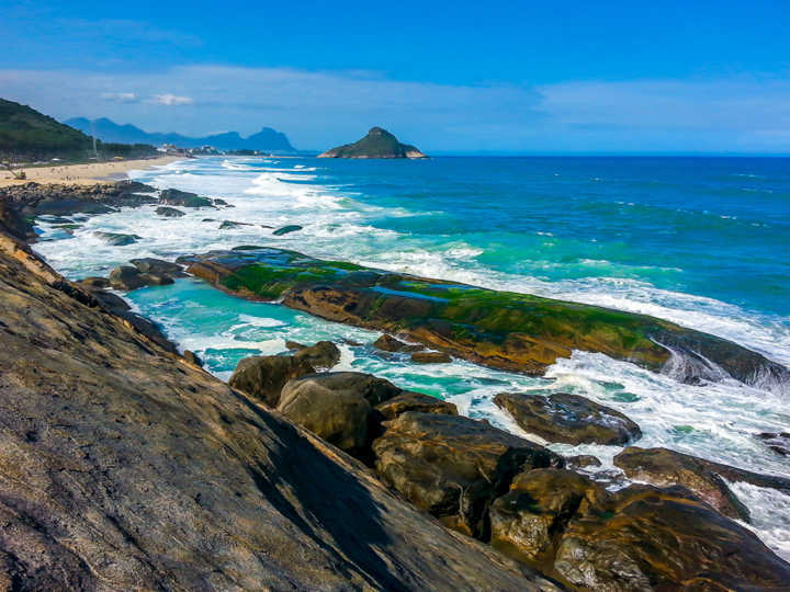 Vista da praia do Secreto, no Recreio dos Bandeirantes, até pouco tempo bem desconhecida dos turistas no Rio